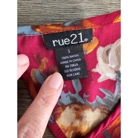 Rue21 Burgundy Floral Print Keyhole Neck Long Sleeve Shift Dress Size Small - Picture 3 of 5